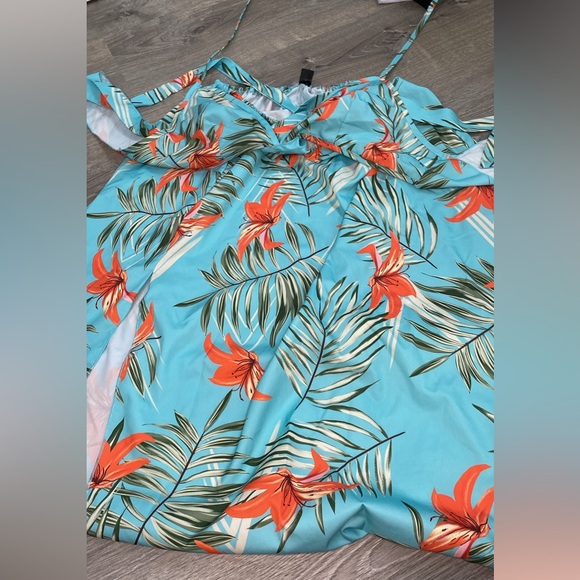 🌸Tropical Dress with side slits and tie back sexy fun for vacation size large - Picture 6 of 7
